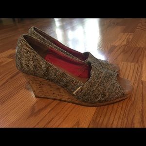 Grey, black, and white patterned Toms wedges